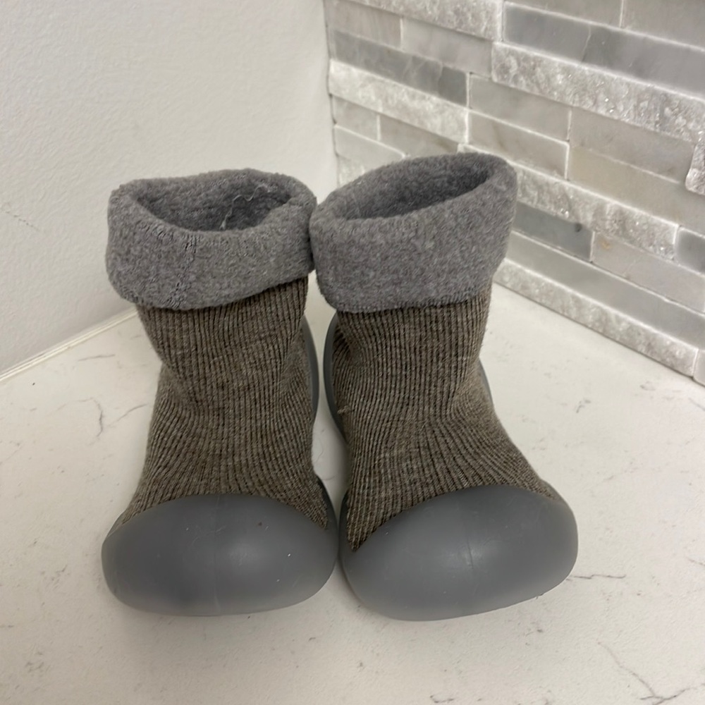 NWOT, non slip shoes!